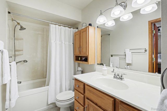 3594 Cordley Lake Road, Hamburg Township, MI 48169