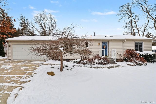 3594 Cordley Lake Road, Hamburg Township, MI 48169