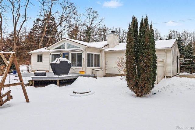 3594 Cordley Lake Road, Hamburg Township, MI 48169