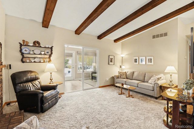 3594 Cordley Lake Road, Hamburg Township, MI 48169