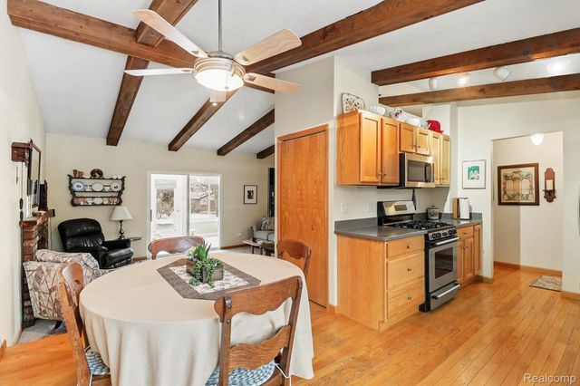 3594 Cordley Lake Road, Hamburg Township, MI 48169