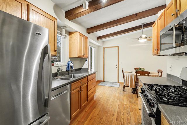 3594 Cordley Lake Road, Hamburg Township, MI 48169