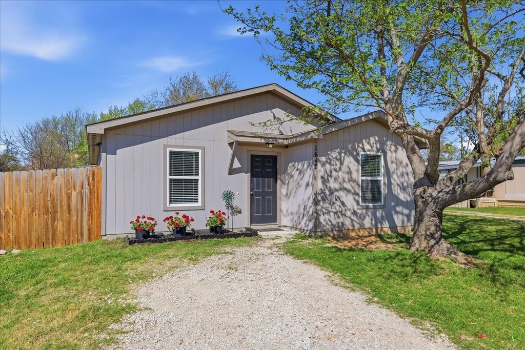 1645 Gale Drive, Pelican Bay, TX 76020