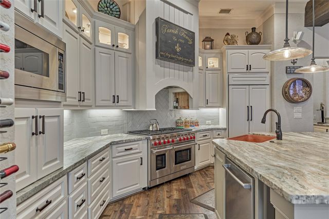 40 Logansport Court, Montgomery, TX 77356