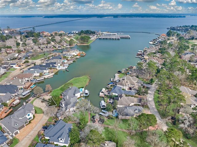 40 Logansport Court, Montgomery, TX 77356