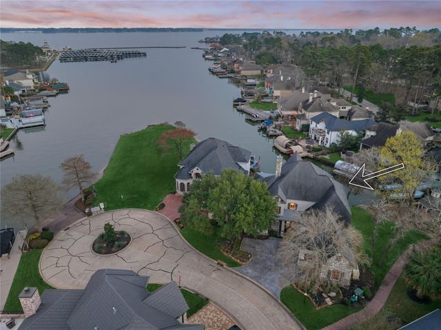 40 Logansport Court, Montgomery, TX 77356