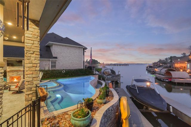 40 Logansport Court, Montgomery, TX 77356