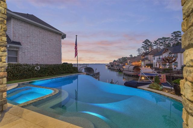 40 Logansport Court, Montgomery, TX 77356