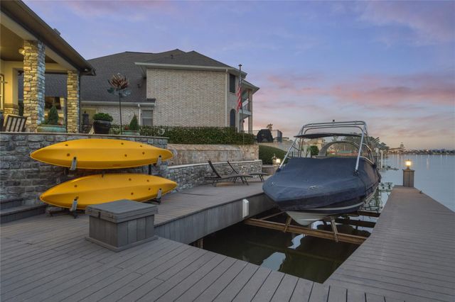 40 Logansport Court, Montgomery, TX 77356