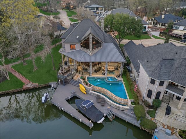 40 Logansport Court, Montgomery, TX 77356