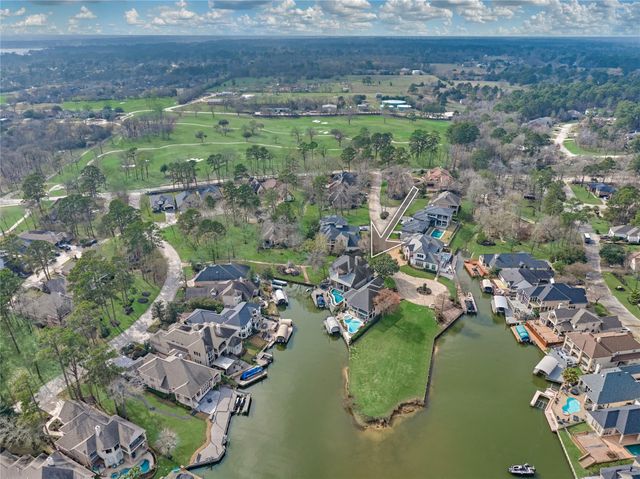 40 Logansport Court, Montgomery, TX 77356