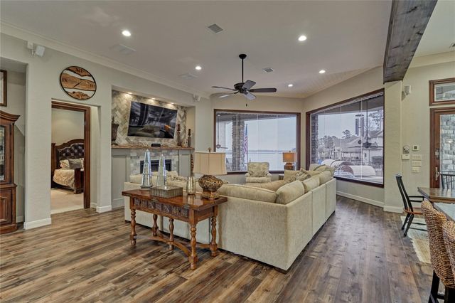 40 Logansport Court, Montgomery, TX 77356