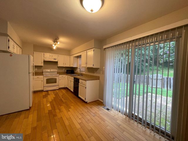 11951 ARTERY DR, Fairfax, VA 22030