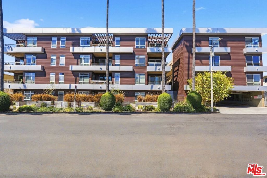 6001 Carlton Way 303, Los Angeles, CA 90028