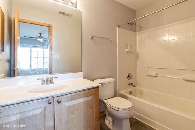 732 Hanbury Drive 31, Des Plaines, IL 60016