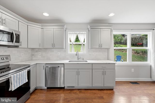 200 FAIRWAY CIR, Cross Junction, VA 22625