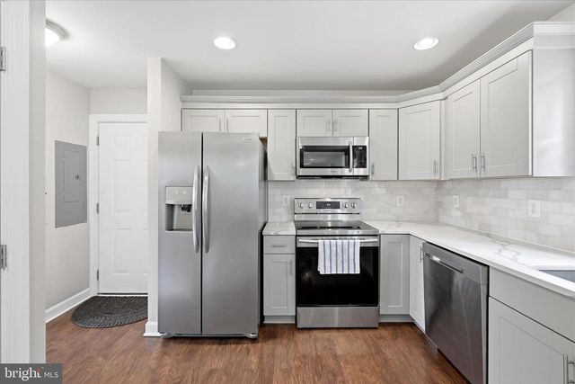 200 FAIRWAY CIR, Cross Junction, VA 22625