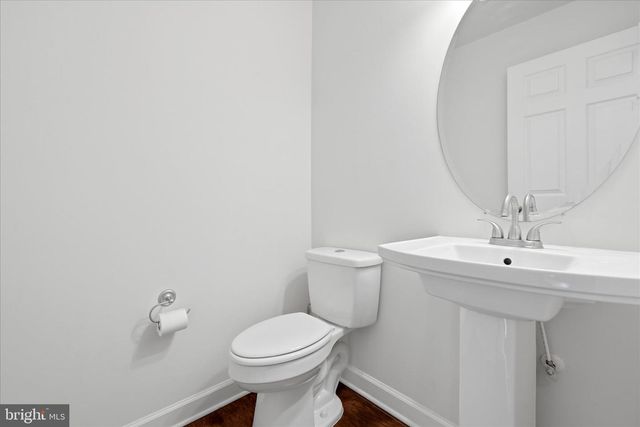 200 FAIRWAY CIR, Cross Junction, VA 22625