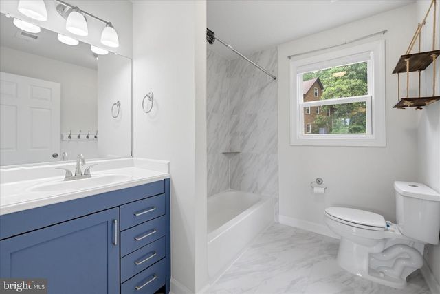 200 FAIRWAY CIR, Cross Junction, VA 22625