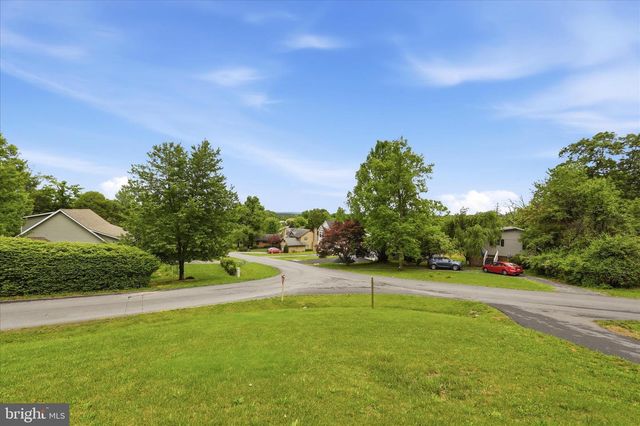 200 FAIRWAY CIR, Cross Junction, VA 22625