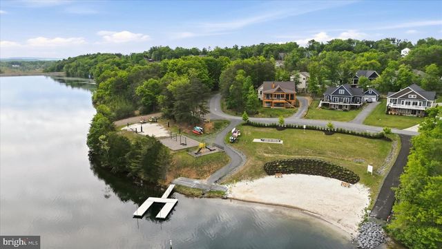 200 FAIRWAY CIR, Cross Junction, VA 22625