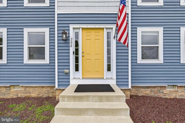 200 FAIRWAY CIR, Cross Junction, VA 22625