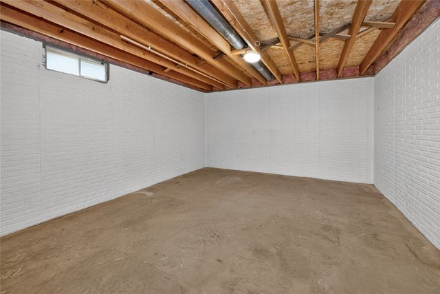 517 58th Street, West Des Moines, IA 50266