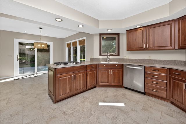 517 58th Street, West Des Moines, IA 50266