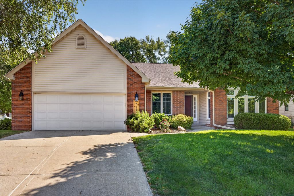 517 58th Street, West Des Moines, IA 50266