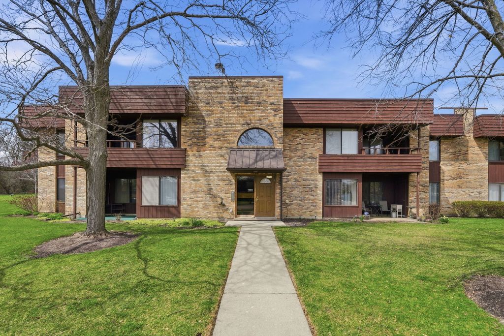 1350 N Sterling Avenue 201, Palatine, IL 60067