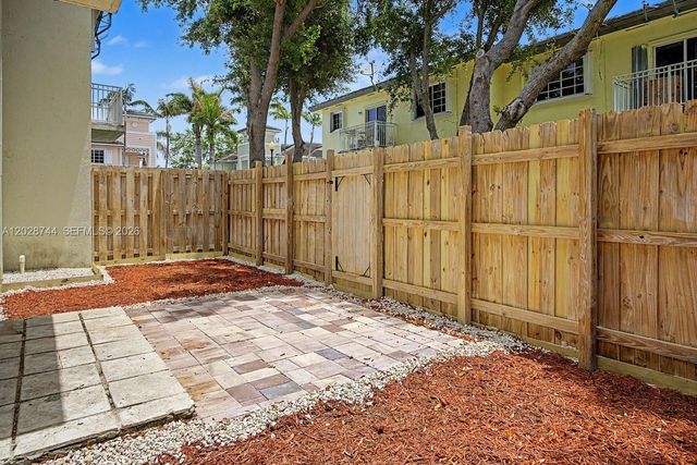 373 NE 26th Pl 102, Homestead, FL 33033
