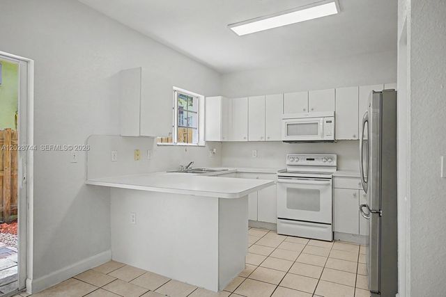 373 NE 26th Pl 102, Homestead, FL 33033