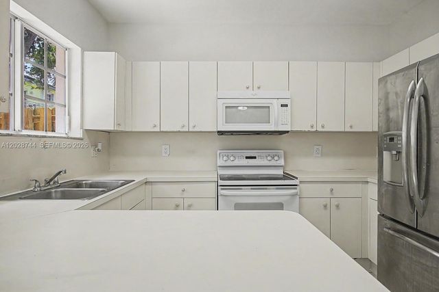 373 NE 26th Pl 102, Homestead, FL 33033