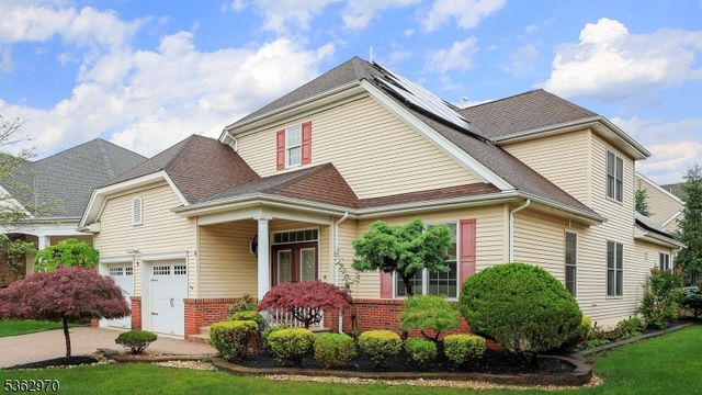 9 Independence Ct, Franklin Twp., NJ 08873
