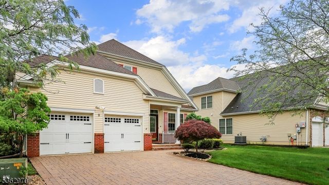 9 Independence Ct, Franklin Twp., NJ 08873