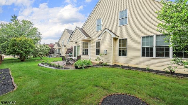 9 Independence Ct, Franklin Twp., NJ 08873