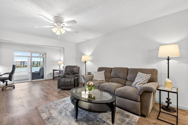 3344 LAKE BAYSHORE DRIVE P205, Bradenton, FL 34205