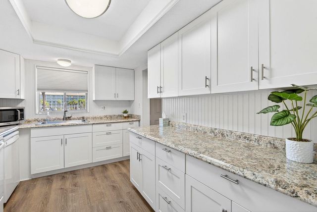 3344 LAKE BAYSHORE DRIVE P205, Bradenton, FL 34205
