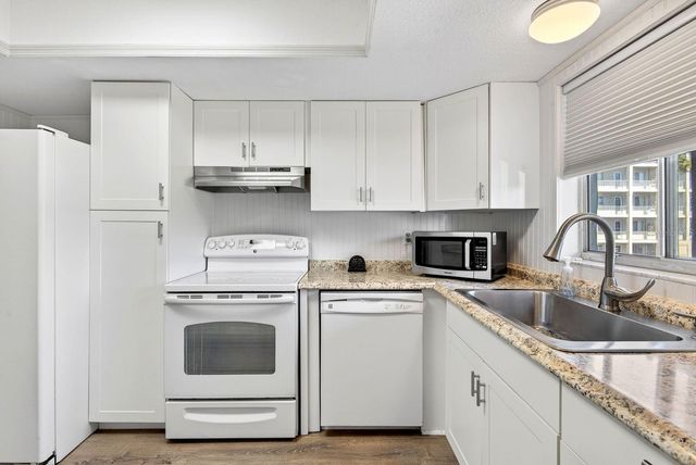 3344 LAKE BAYSHORE DRIVE P205, Bradenton, FL 34205