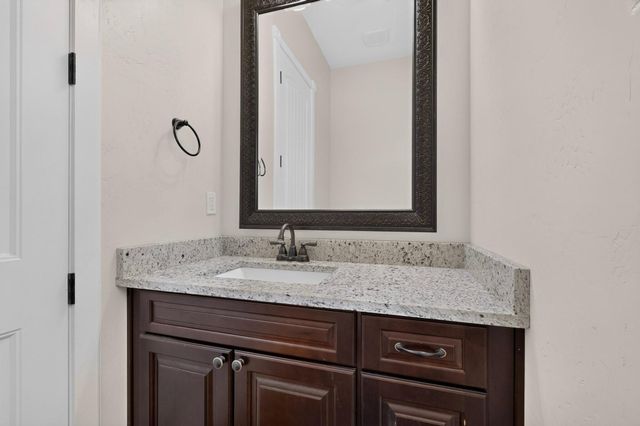 820 Serrano Pointe NW, Albuquerque, NM 87120