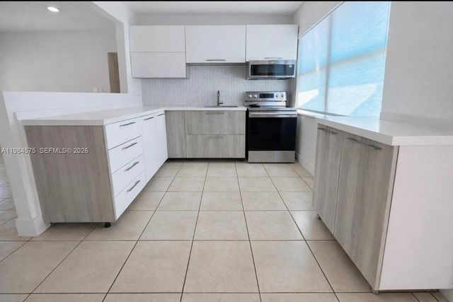 2842 Jackson St, Hollywood, FL 33020