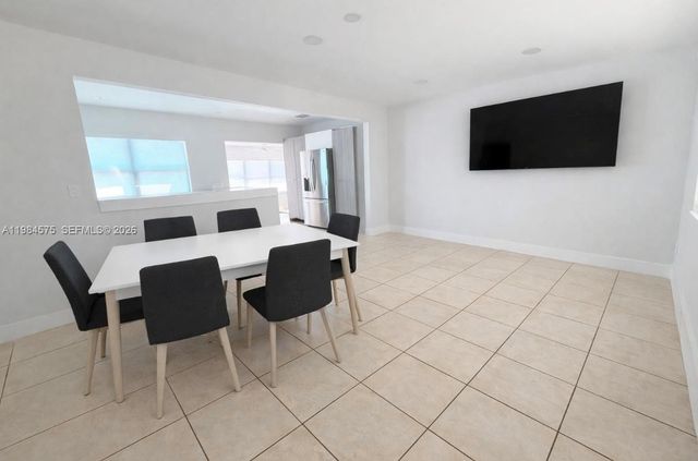 2842 Jackson St, Hollywood, FL 33020