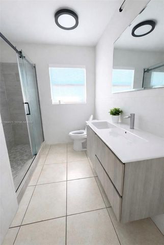 2842 Jackson St, Hollywood, FL 33020