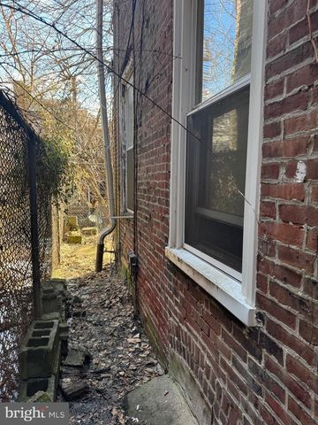 1725 N CREIGHTON STREET, Philadelphia, PA 19131