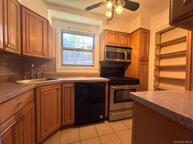 5 Sentry Place 1A, Scarsdale, NY 10583