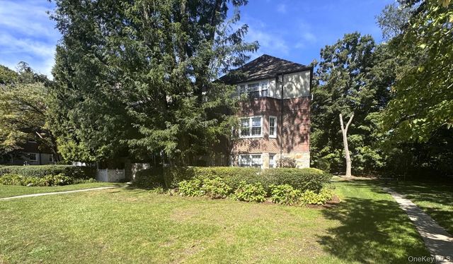 5 Sentry Place 1A, Scarsdale, NY 10583