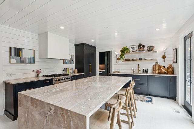 242 Middle Street, Mount Pleasant, SC 29464