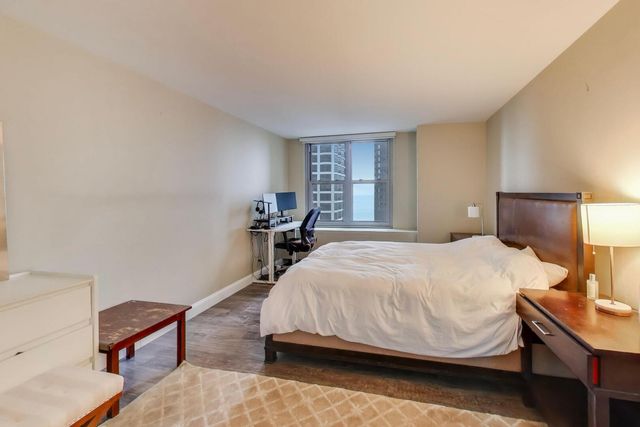 400 E RANDOLPH Street 2425, Chicago, IL 60601