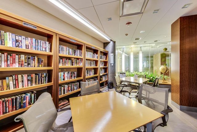 400 E RANDOLPH Street 2425, Chicago, IL 60601