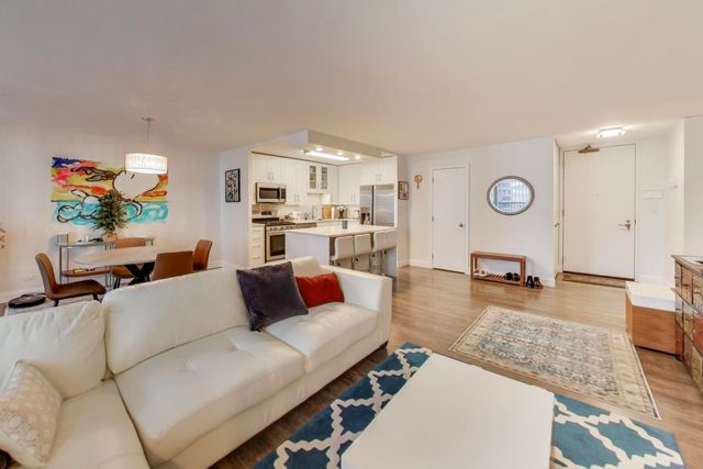 400 E RANDOLPH Street 2425, Chicago, IL 60601